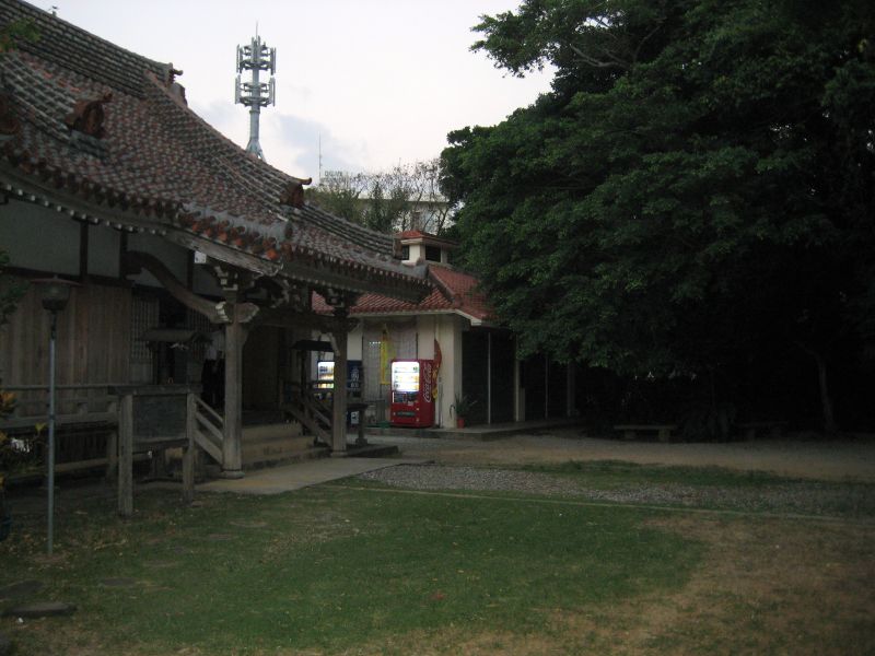 金武観音寺の木造のお堂（2007年撮影）